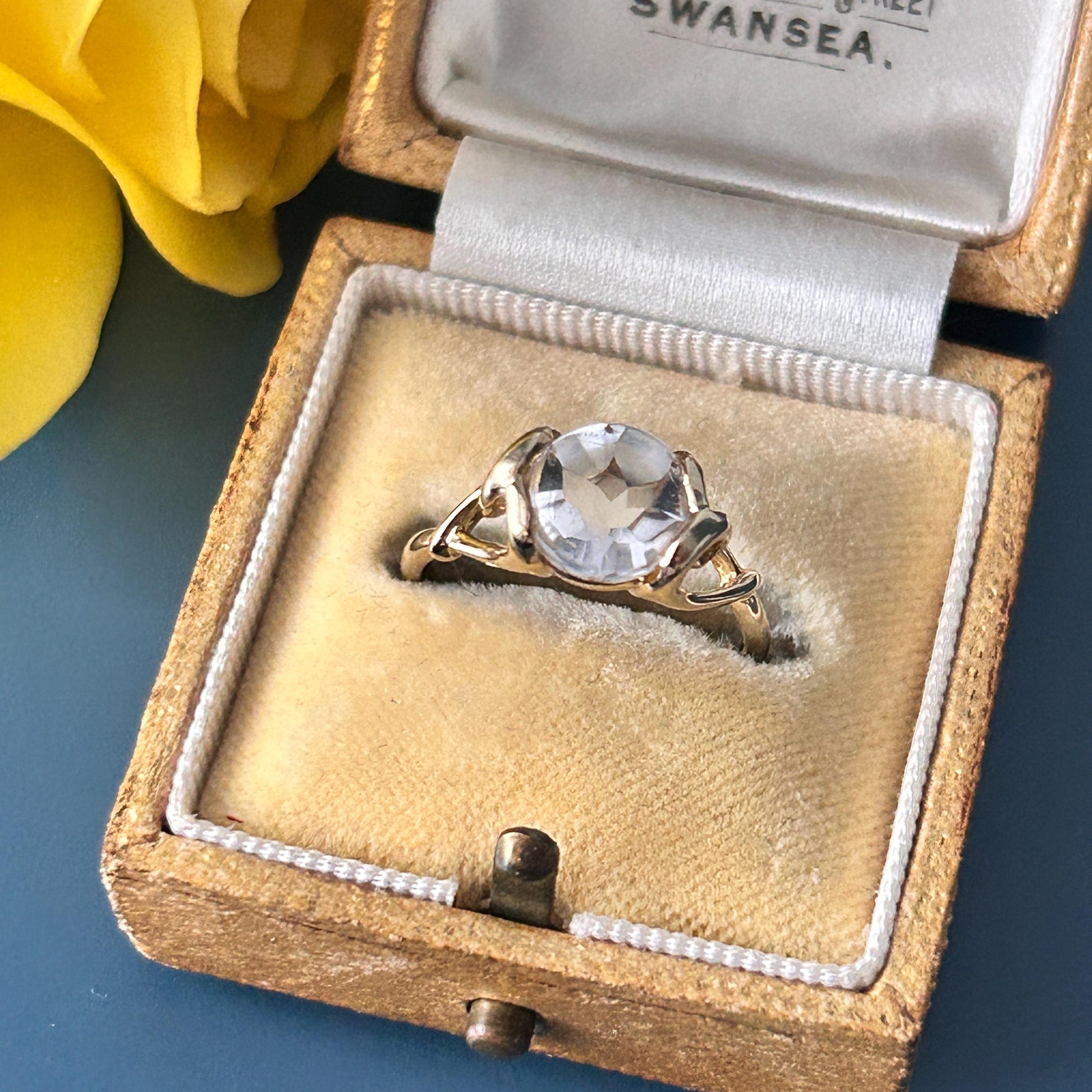 Vintage 9ct Gold Rock Crystal Heart Detail Ring - Natural Rock Crystal UK K / 5.5