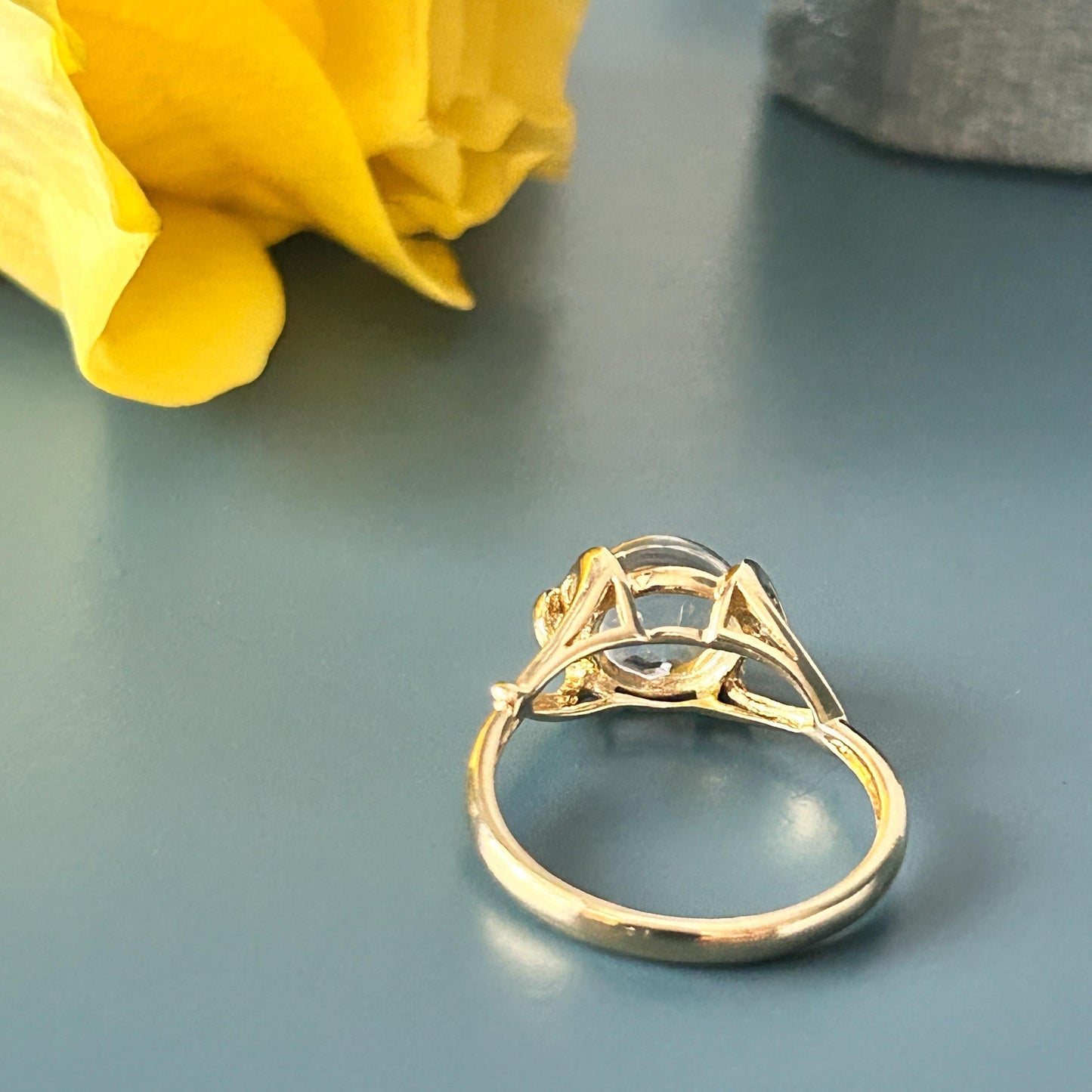 Vintage 9ct Gold Rock Crystal Heart Detail Ring - Natural Rock Crystal UK K / 5.5