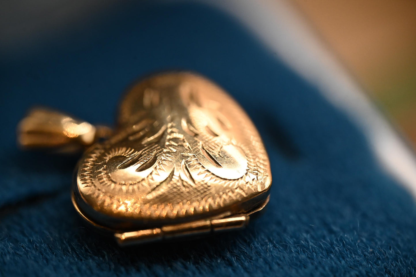 Vintage 9ct Gold Engraved Heart Mini Locket - Photo Jewellery Keepsake