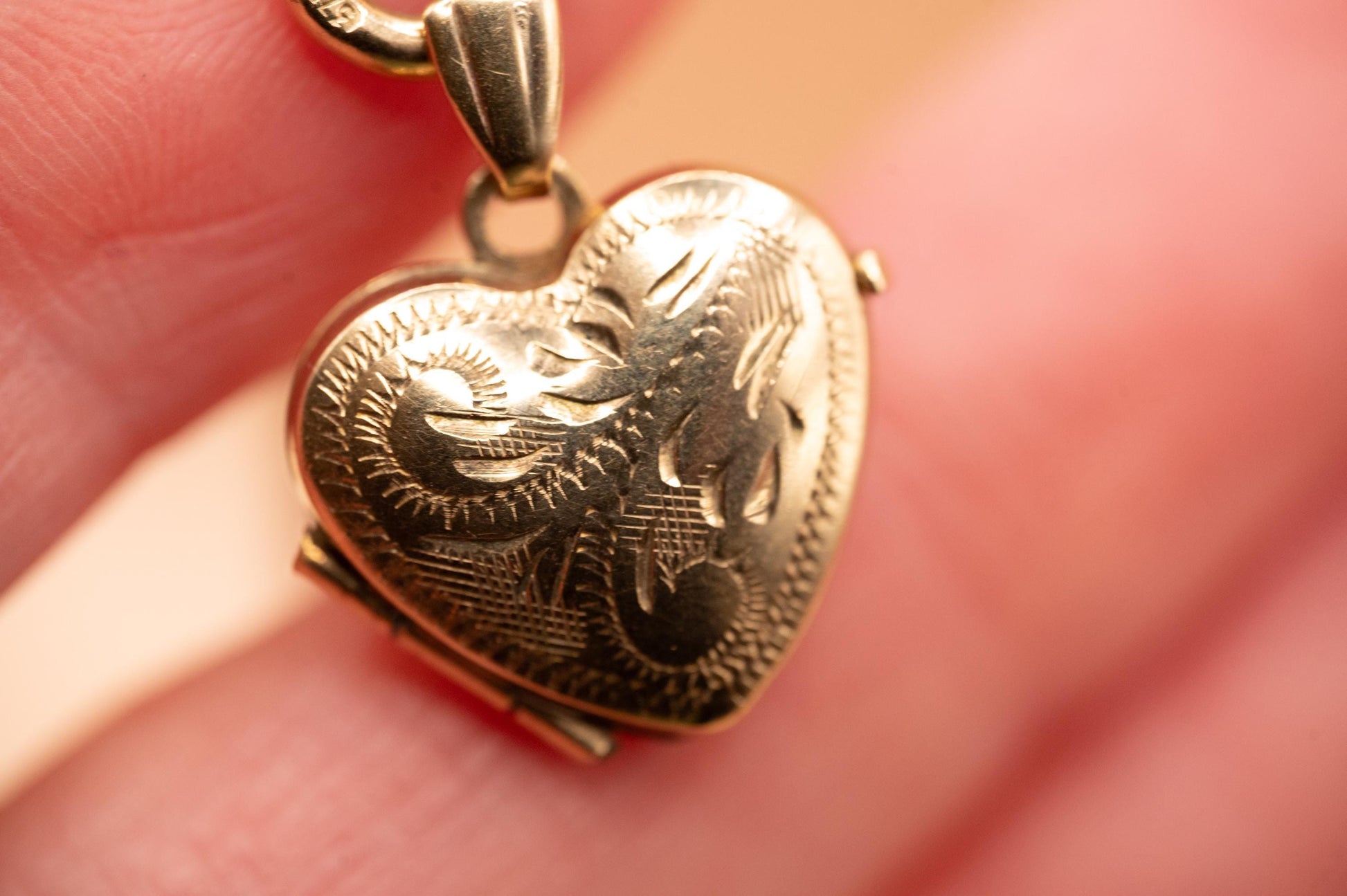 Vintage 9ct Gold Engraved Heart Mini Locket - Photo Jewellery Keepsake
