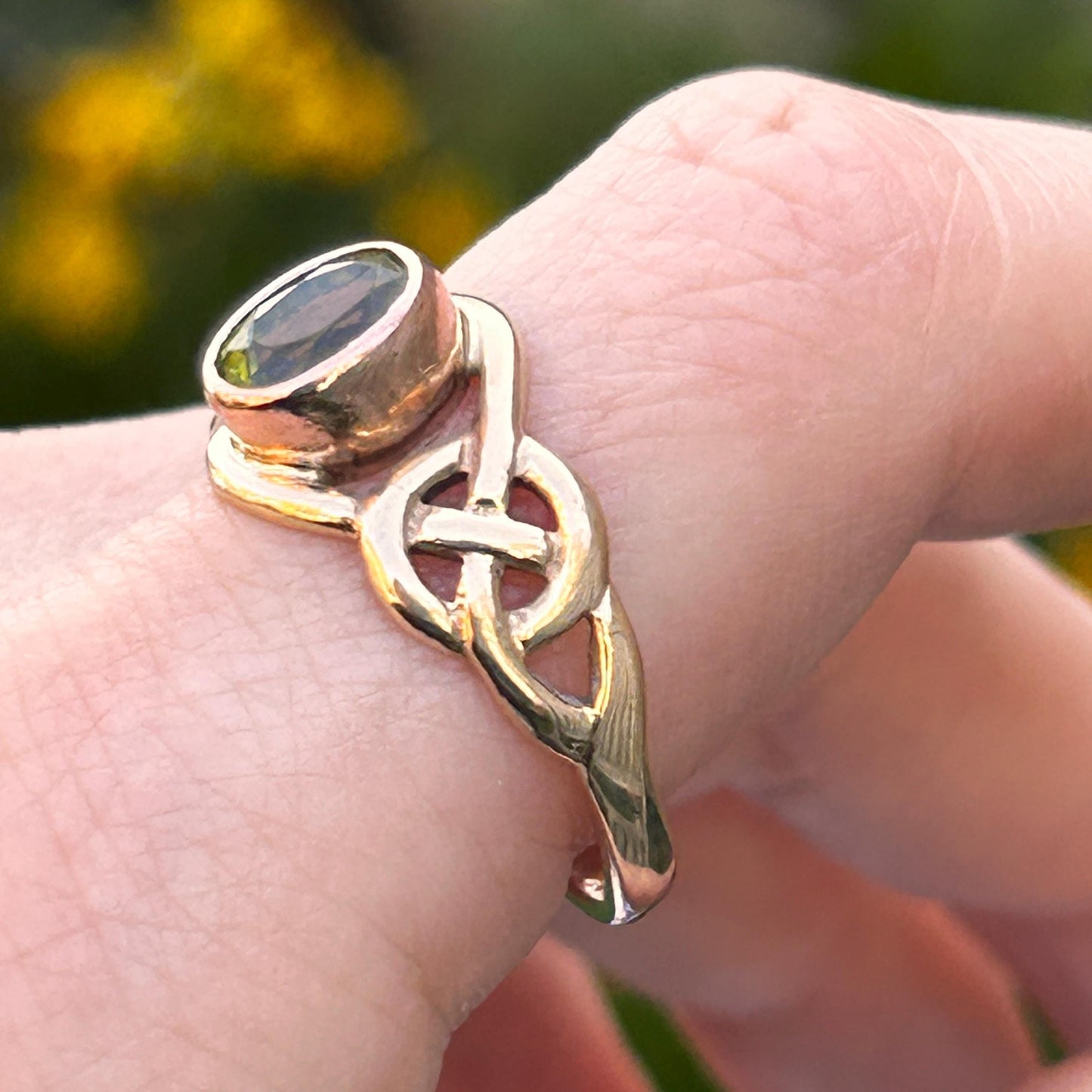 Vintage Clogau 9ct Yellow and Rose Gold Peridot Celtic Ring Size UK Q /US 8.5 - Welsh Gold