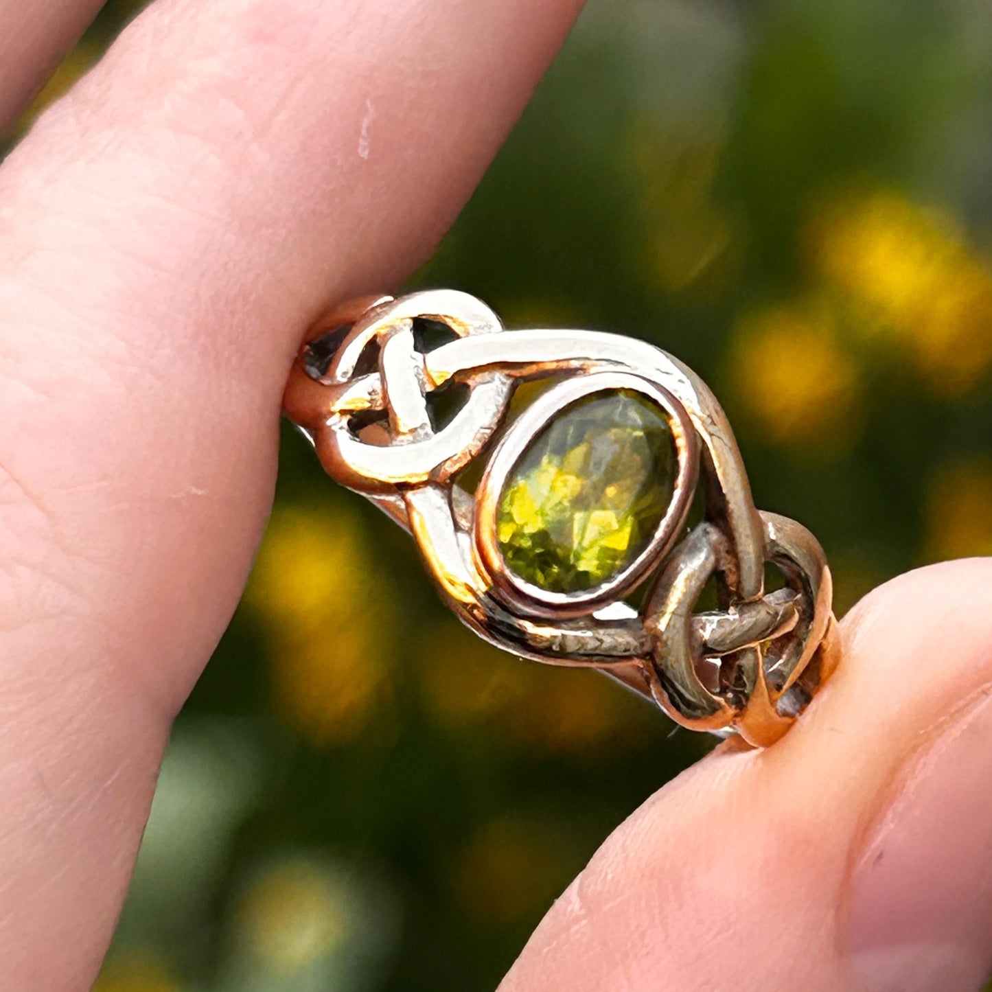 Vintage Clogau 9ct Yellow and Rose Gold Peridot Celtic Ring Size UK Q /US 8.5 - Welsh Gold