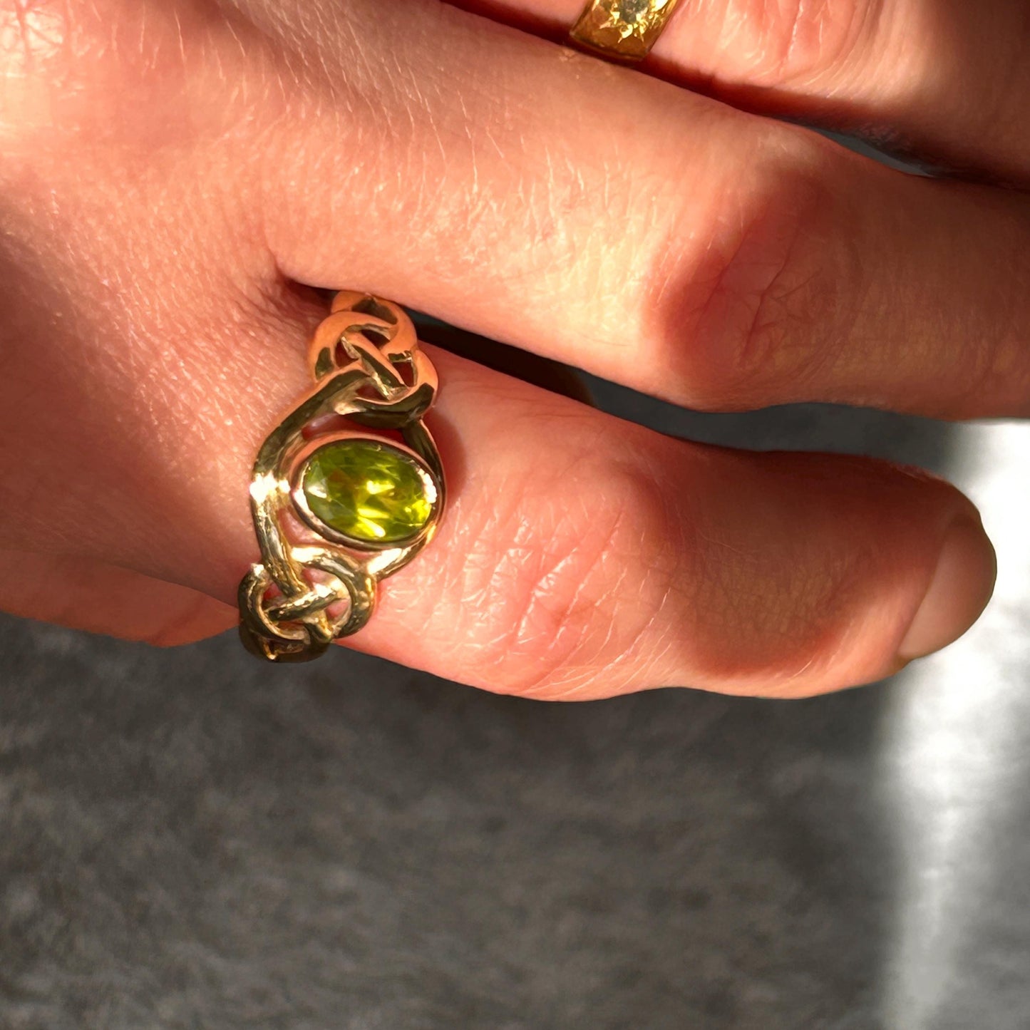 Vintage Clogau 9ct Yellow and Rose Gold Peridot Celtic Ring Size UK Q /US 8.5 - Welsh Gold
