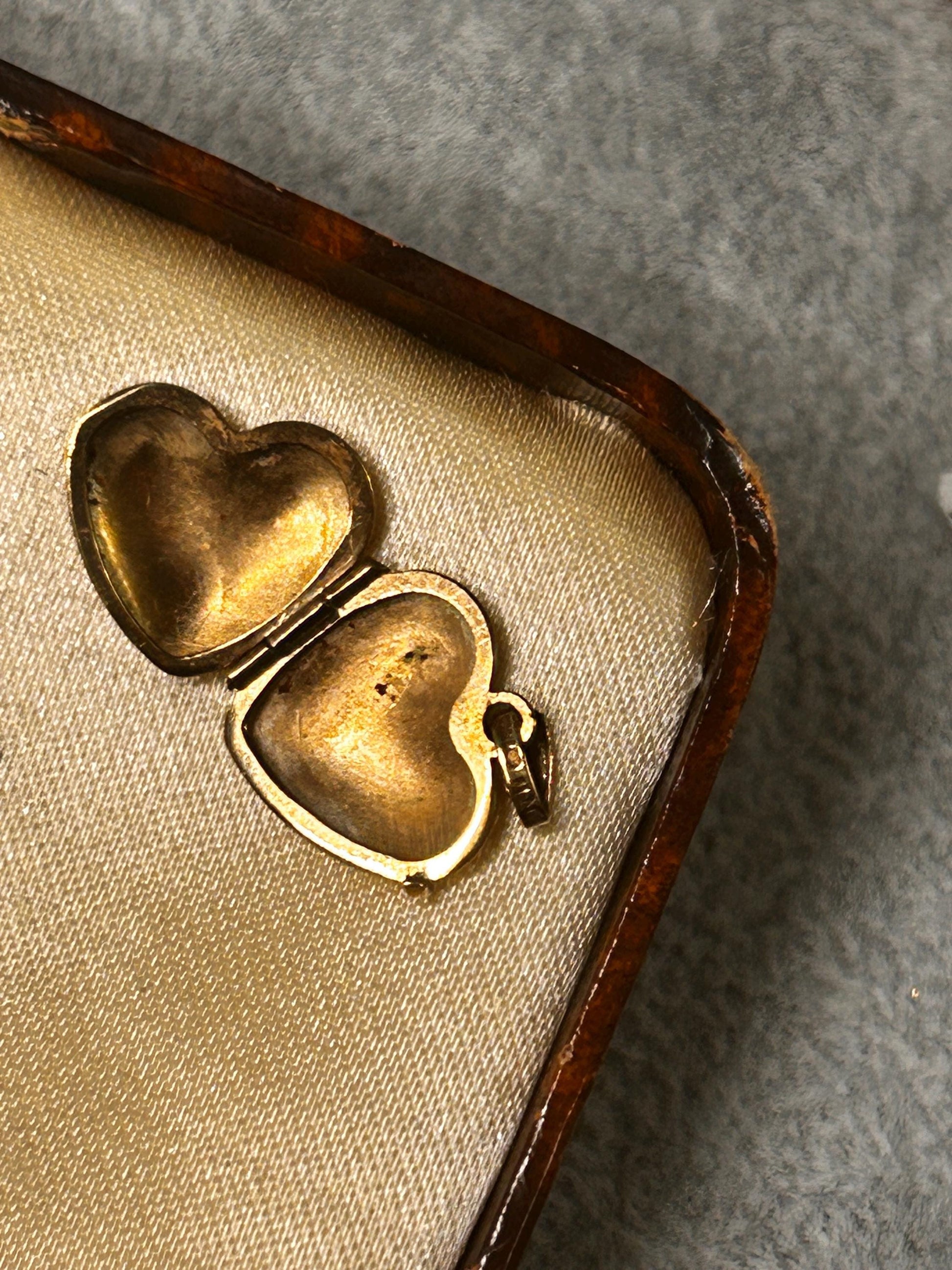 Vintage 9ct Gold Engraved Heart Mini Locket - Photo Jewellery Keepsake