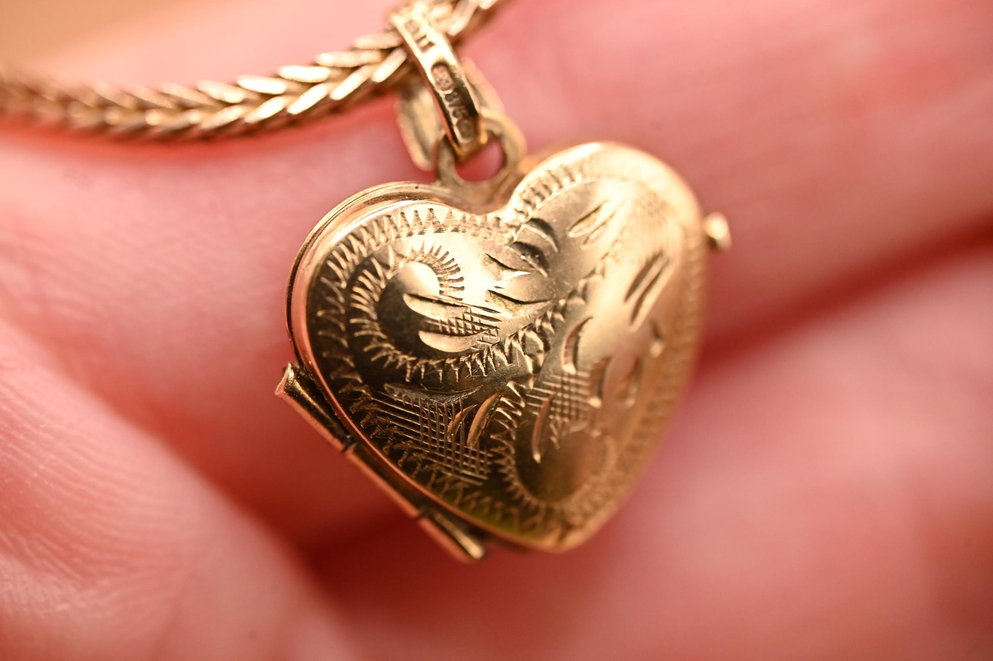 Vintage 9ct Gold Engraved Heart Mini Locket - Photo Jewellery Keepsake