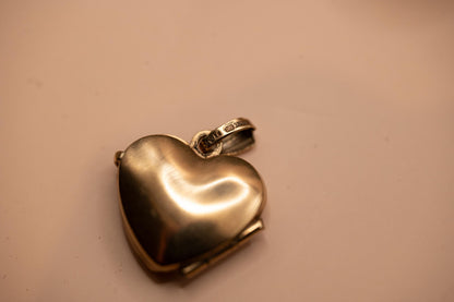 Vintage 9ct Gold Engraved Heart Mini Locket - Photo Jewellery Keepsake