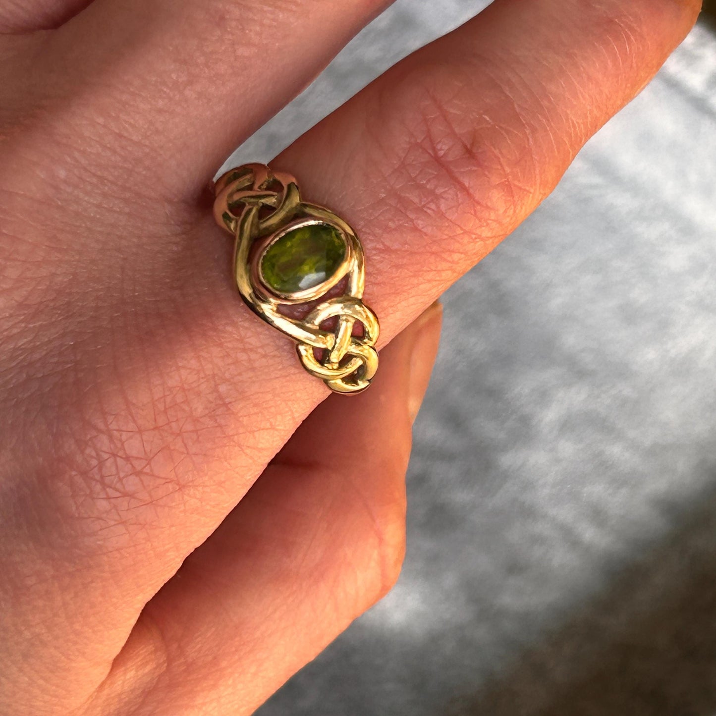 Vintage Clogau 9ct Yellow and Rose Gold Peridot Celtic Ring Size UK Q /US 8.5 - Welsh Gold