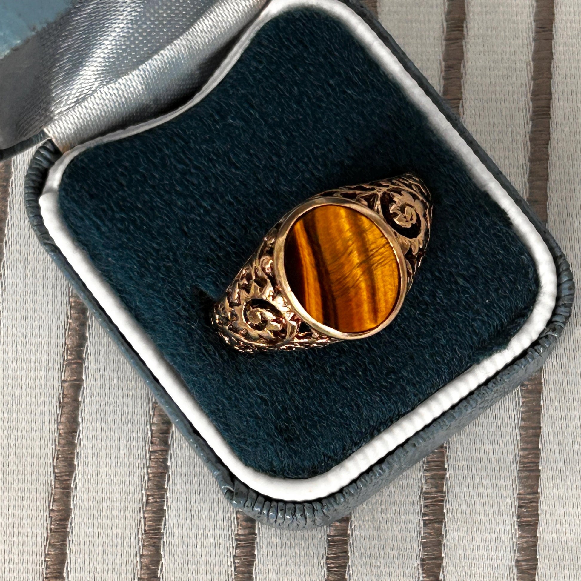 Vintage 9ct Gold Tigers Eye Signet Ring Size V / 11 - Mens Jewelry