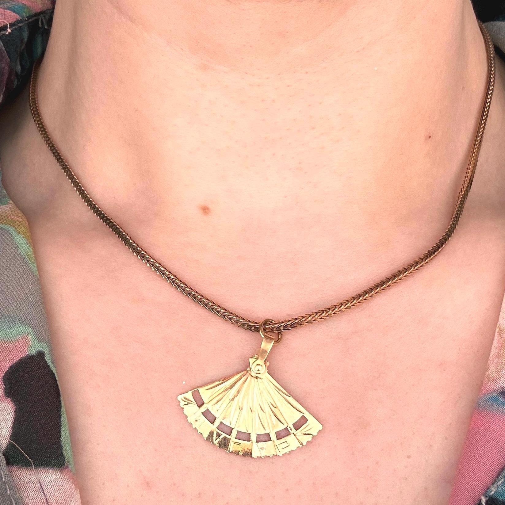 Vintage 18ct Gold Espana Movable Fan - Fidget Jewellery Spanish Charm pendant