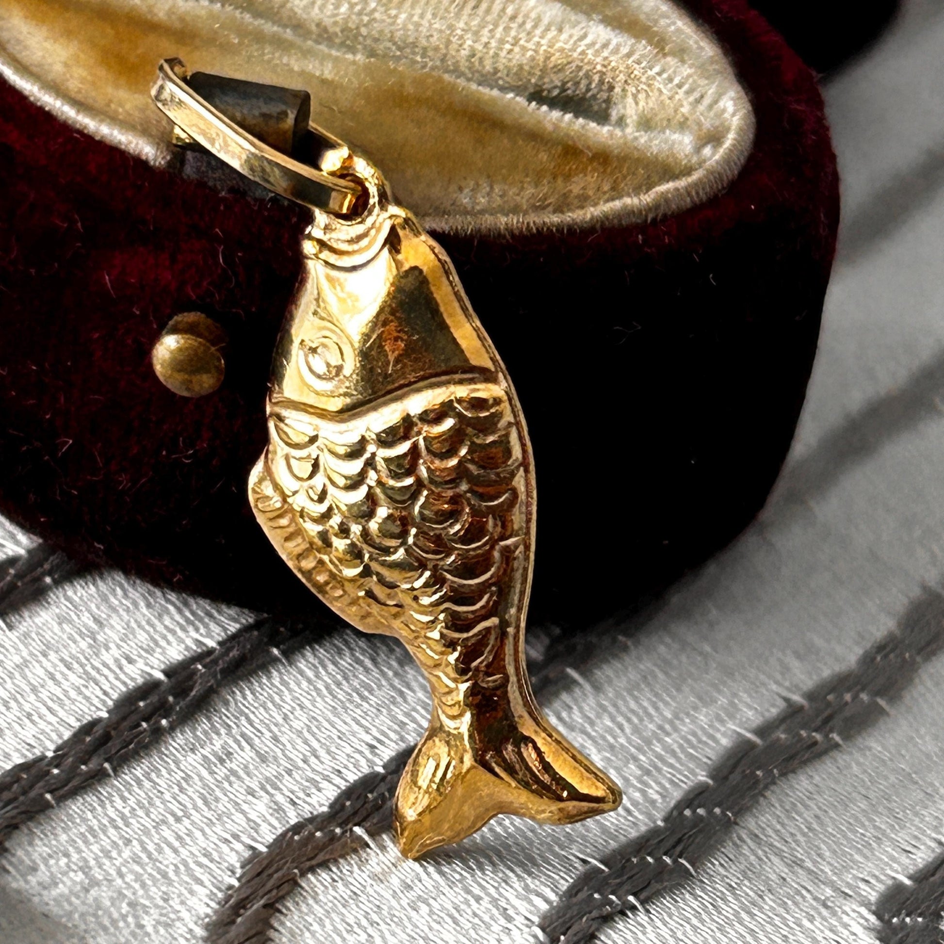 Vintage 18ct Fish Charm - Good Luck Jewellery.