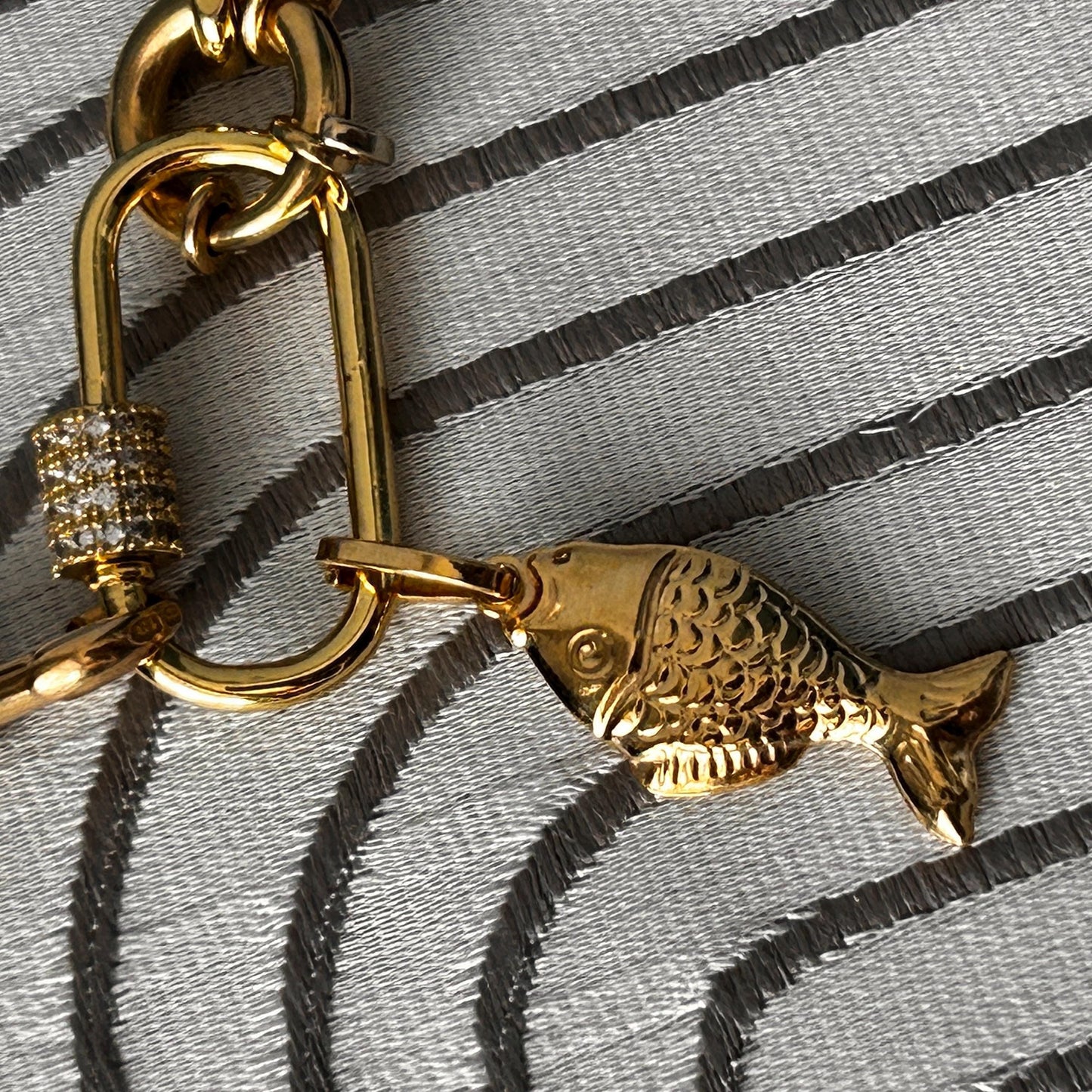 Vintage 18ct Fish Charm - Good Luck Jewellery.