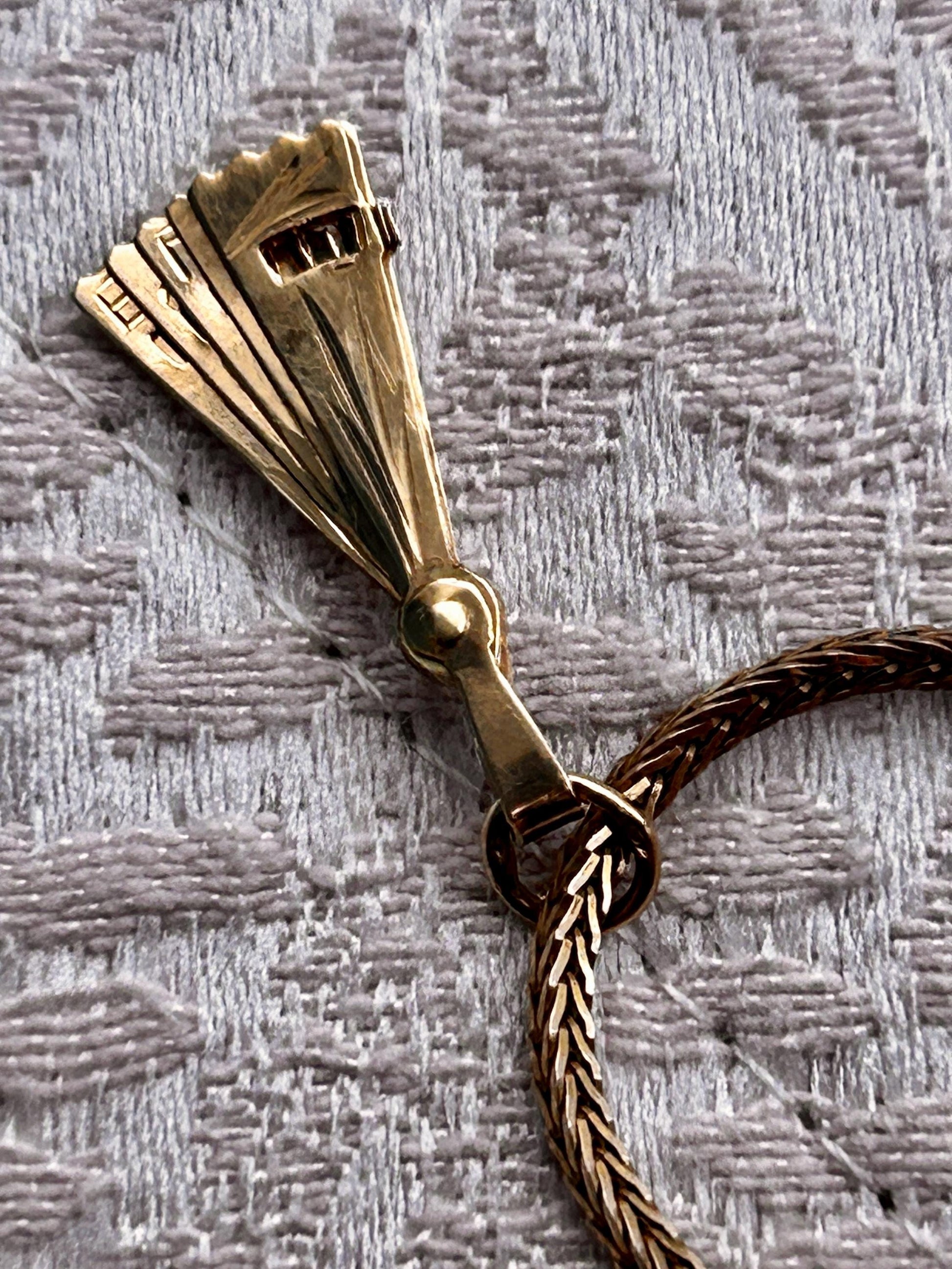 Vintage 18ct Gold Espana Movable Fan - Fidget Jewellery Spanish Charm pendant