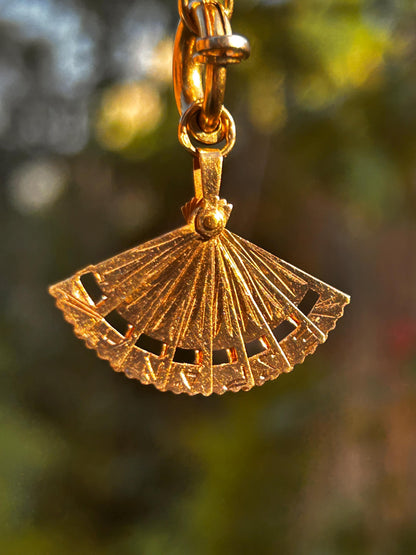 Vintage 18ct Gold Espana Movable Fan - Fidget Jewellery Spanish Charm pendant