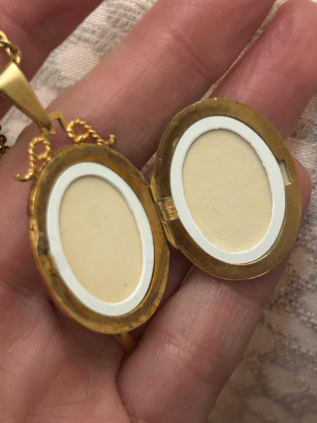 Mid-Century 9ct Solid Gold Floral Sapphire Locket Pendant Photo Keepsake