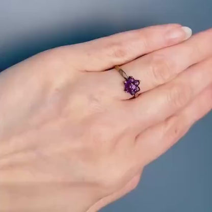 Vintage 9ct Gold Amethyst Forget-Me-Not Romantic Ring. Pretty Floral Jewellery Purple - February Birthstone, Ring Size UK  I / US: 4.5