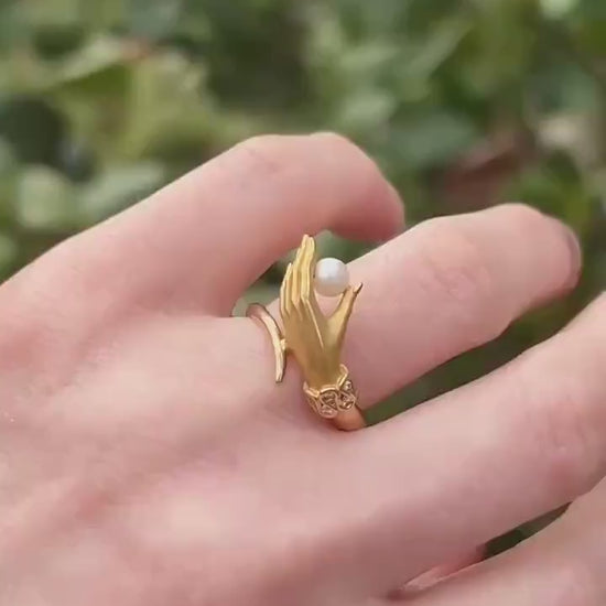 Vintage Carrera Y Carrera 18ct Gold Mano Hand Ring With Pearl and Diamond Cuff - Fine Vintage Jewelry Size UK J/ US: 5