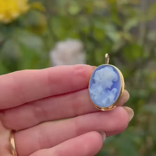 Stunning Vintage Blue Agate 18ct Italian Cameo, Lady with Scroll in Stunning Detail, Rare Find Mid-Century Cameo Pendant and Brooch 18K Gold