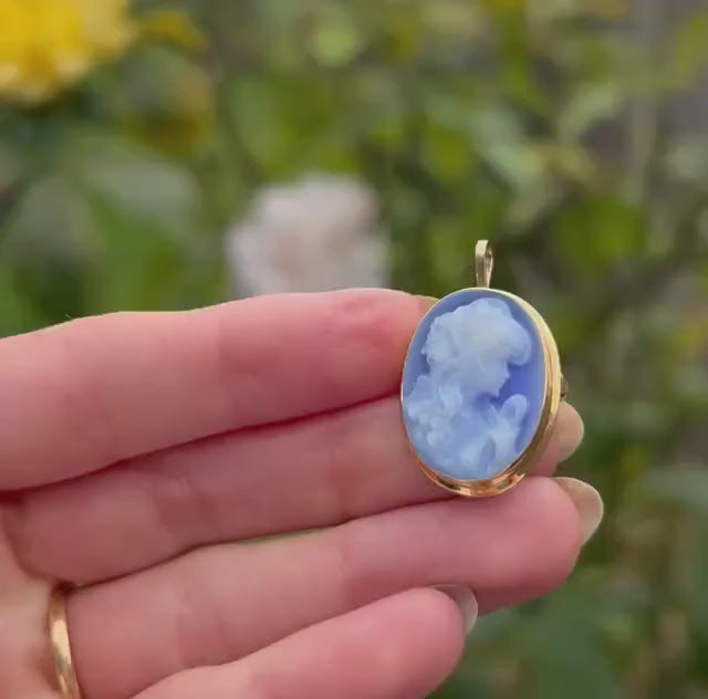 Stunning Vintage Blue Agate 18ct Italian Cameo, Lady with Scroll in Stunning Detail, Rare Find Mid-Century Cameo Pendant and Brooch 18K Gold